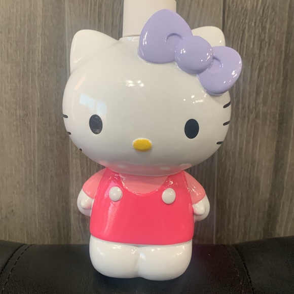 New Hello Kitty In Pink Outfit & Purple Bow Lotion Soap Dispenser Pump By Sanrio - Picture 2 of 9